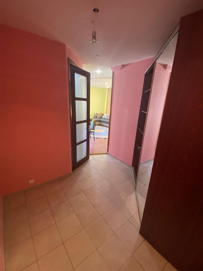 White New Apartments Ultracentral 2-Rooms In The Heart Chişinău Extérieur photo