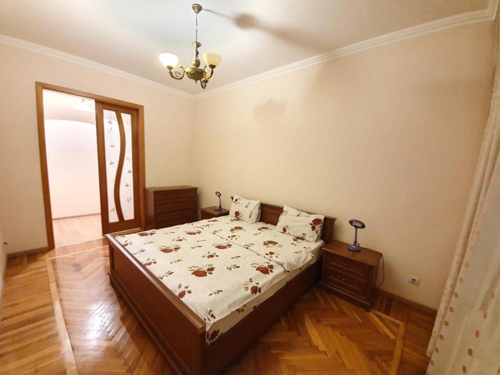 White New Apartments Ultracentral 2-Rooms In The Heart Chişinău Extérieur photo