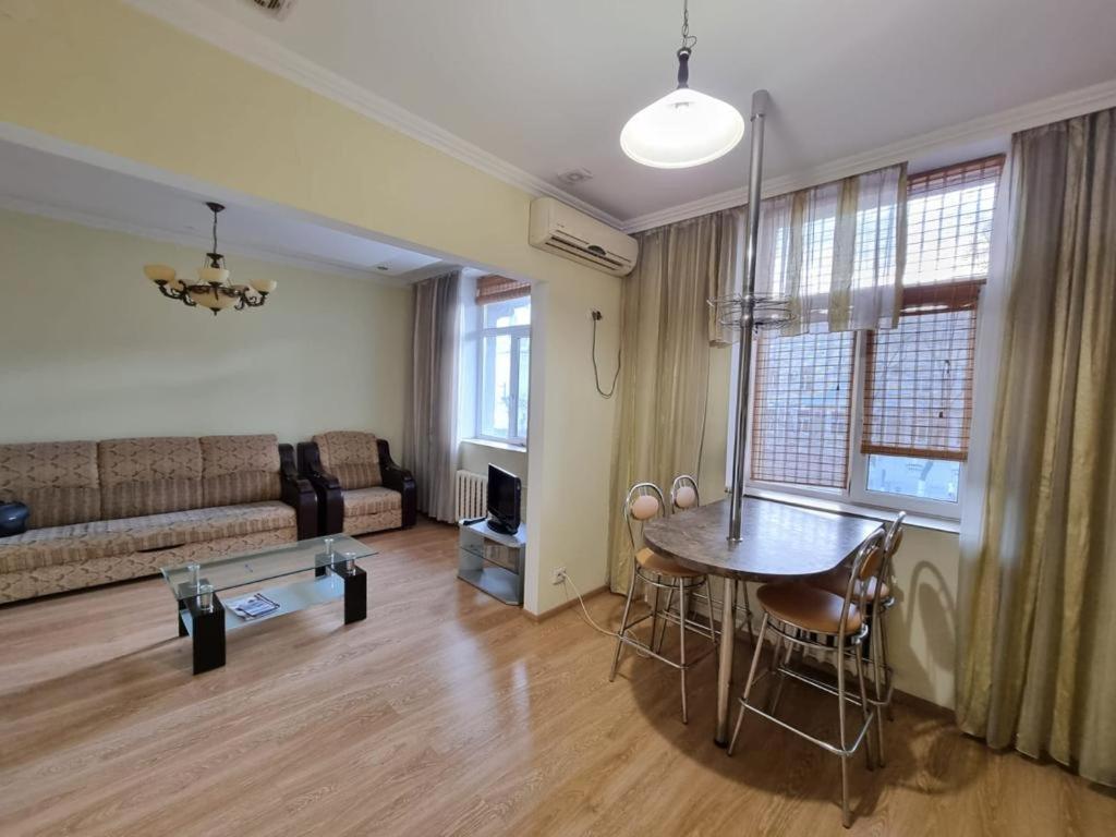 White New Apartments Ultracentral 2-Rooms In The Heart Chişinău Extérieur photo