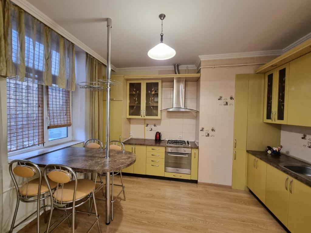 White New Apartments Ultracentral 2-Rooms In The Heart Chişinău Extérieur photo